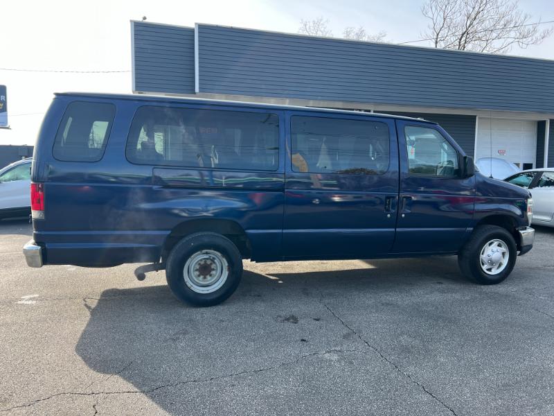 Ford Econoline E-350 XLT Super Duty Extended 2012