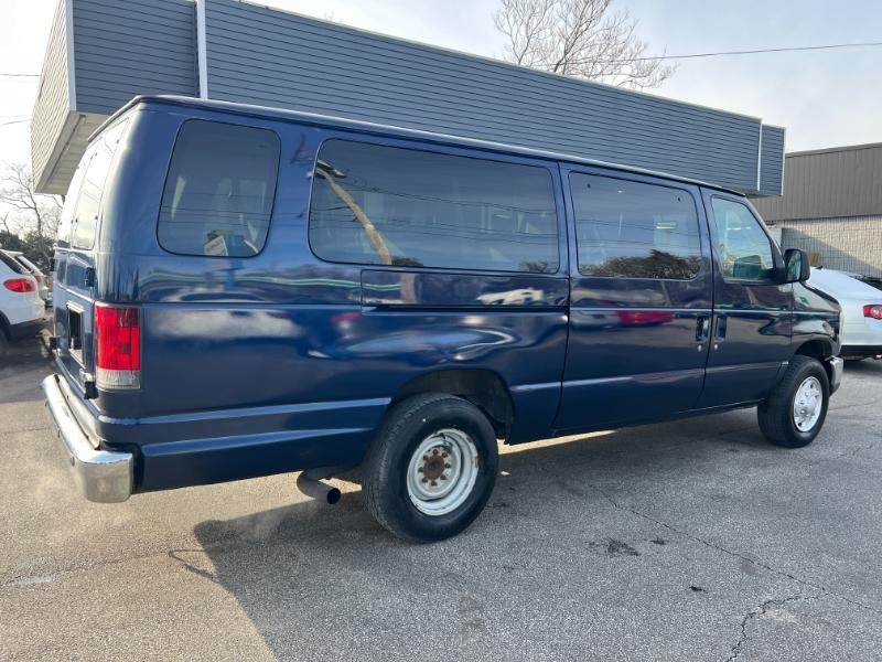 Ford Econoline E-350 XLT Super Duty Extended 2012