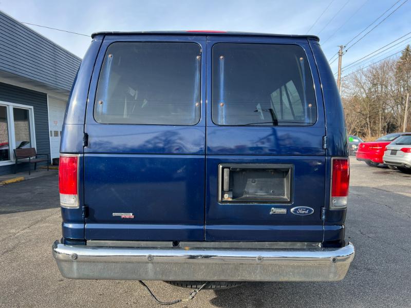Ford Econoline E-350 XLT Super Duty Extended 2012