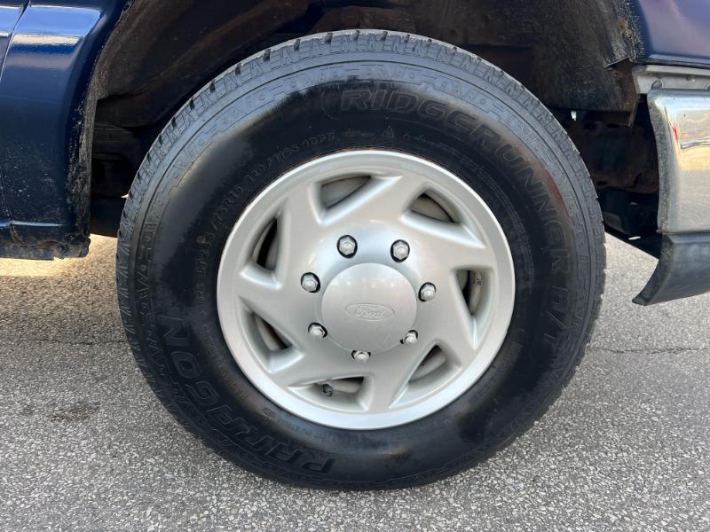 Ford Econoline E-350 XLT Super Duty Extended 2012