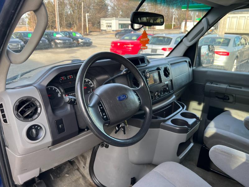 Ford Econoline E-350 XLT Super Duty Extended 2012