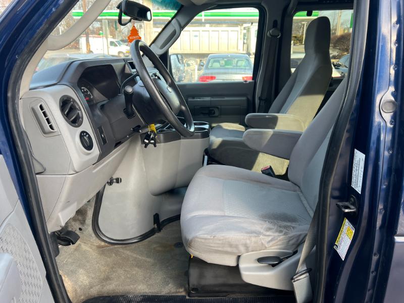 Ford Econoline E-350 XLT Super Duty Extended 2012