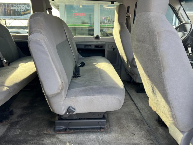 Ford Econoline E-350 XLT Super Duty Extended 2012