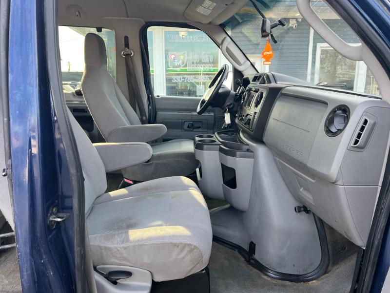 Ford Econoline E-350 XLT Super Duty Extended 2012