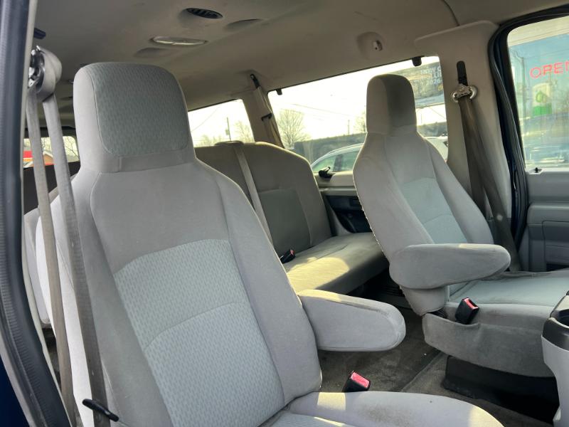 Ford Econoline E-350 XLT Super Duty Extended 2012