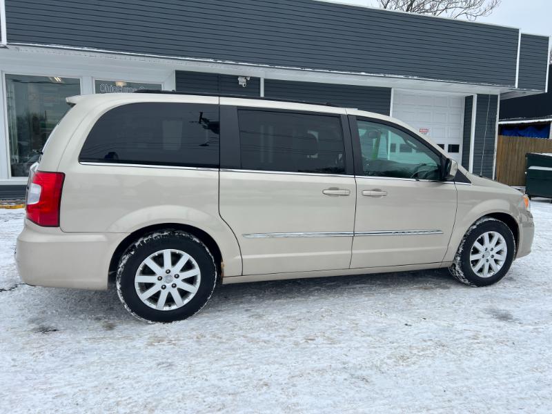 Chrysler Town & Country Touring 2013