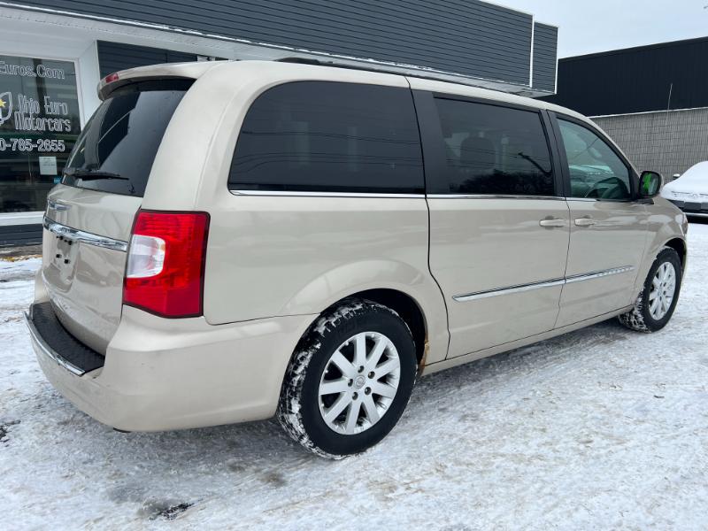 Chrysler Town & Country Touring 2013