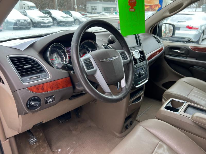 Chrysler Town & Country Touring 2013