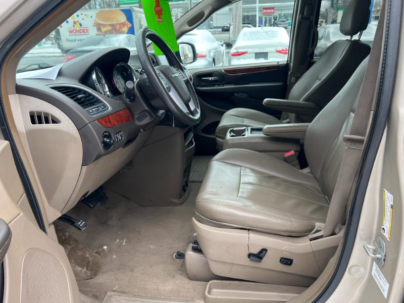 Chrysler Town & Country Touring 2013