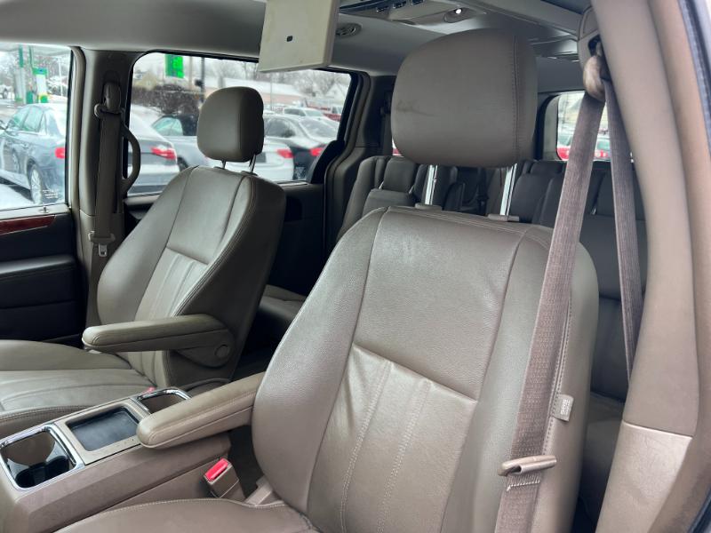 Chrysler Town & Country Touring 2013