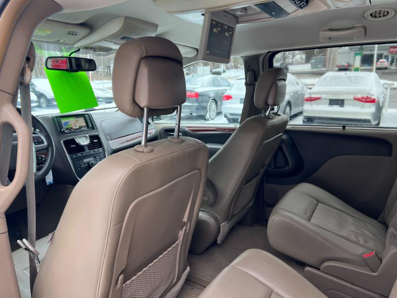 Chrysler Town & Country Touring 2013