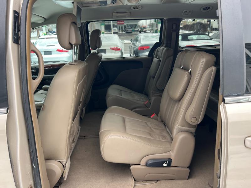 Chrysler Town & Country Touring 2013