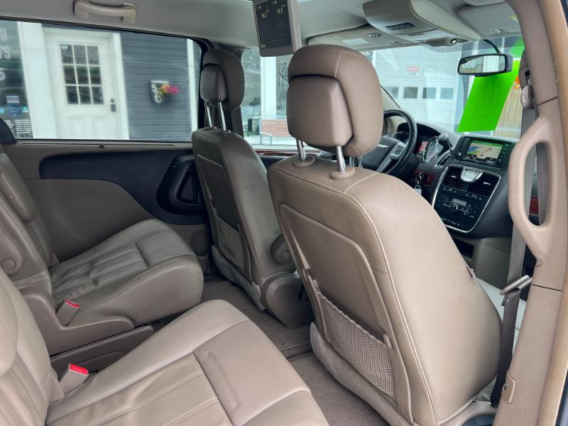 Chrysler Town & Country Touring 2013