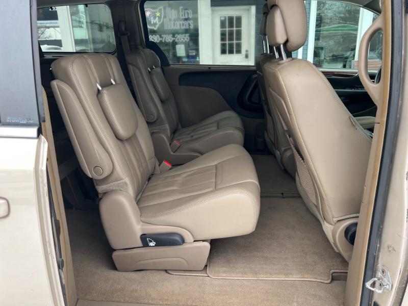 Chrysler Town & Country Touring 2013