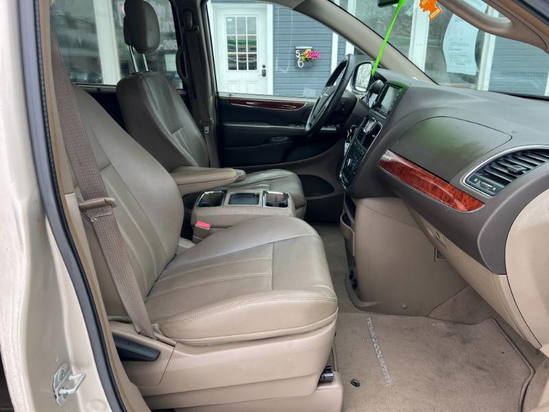 Chrysler Town & Country Touring 2013