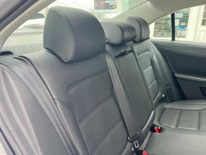 Volkswagen Jetta SE PZEV 2011