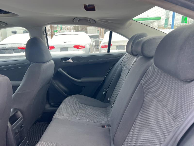 Volkswagen Jetta S 2012