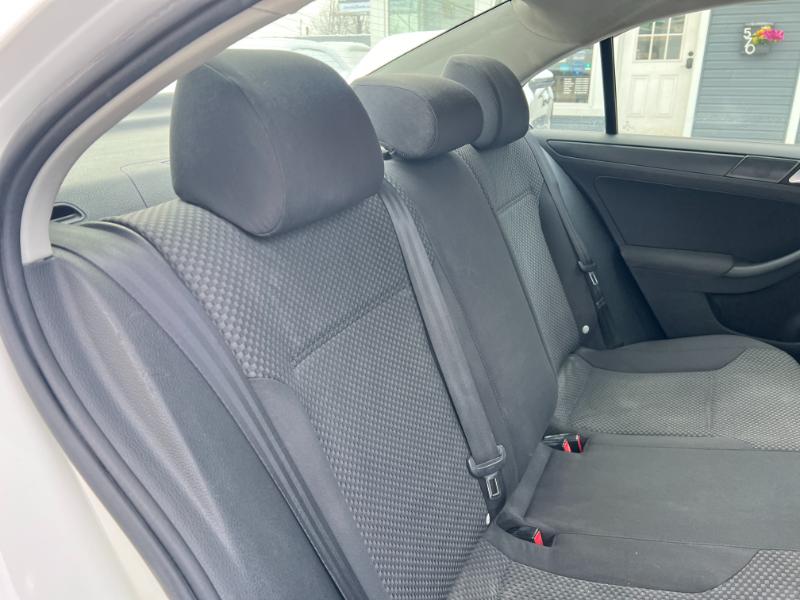 Volkswagen Jetta S 2012