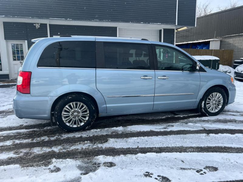 Chrysler Town & Country Limited 2012