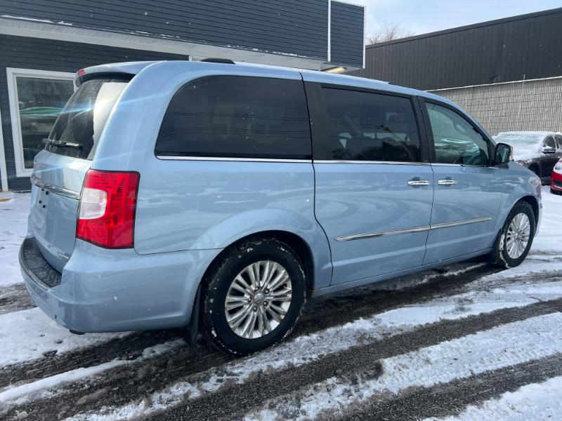 Chrysler Town & Country Limited 2012