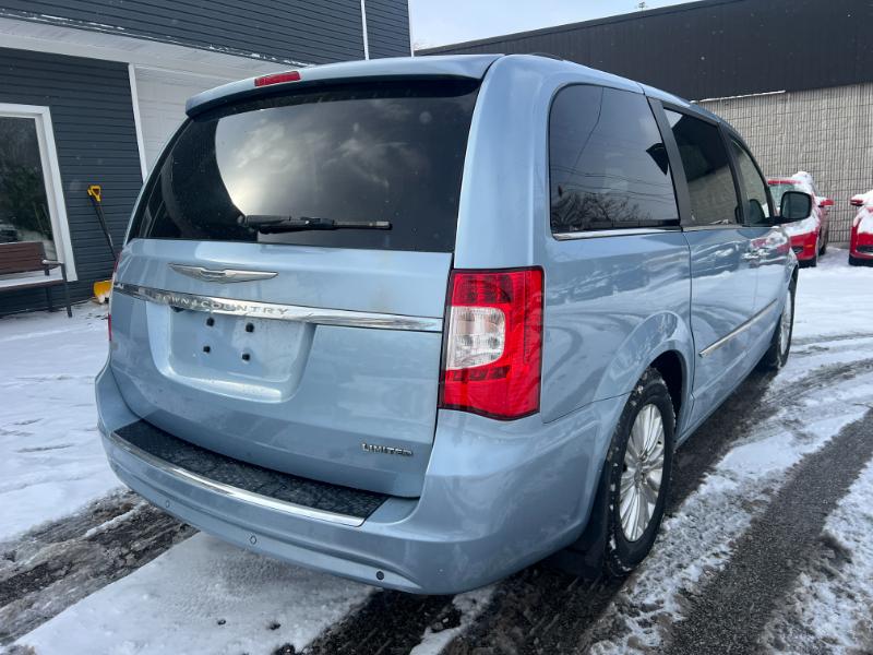 Chrysler Town & Country Limited 2012