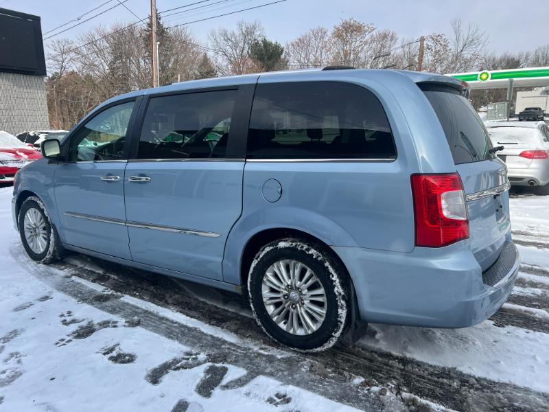 Chrysler Town & Country Limited 2012