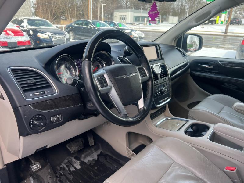 Chrysler Town & Country Limited 2012