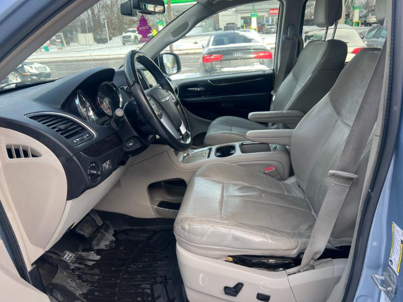 Chrysler Town & Country Limited 2012