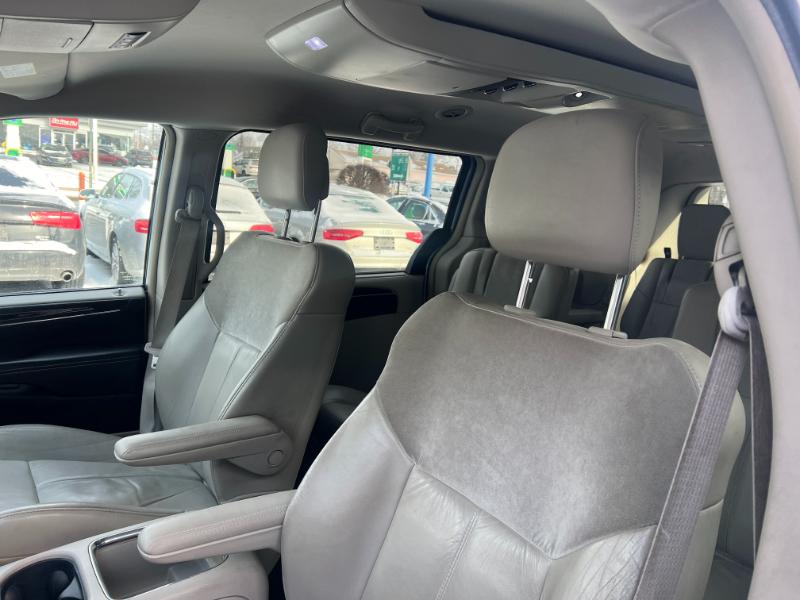 Chrysler Town & Country Limited 2012