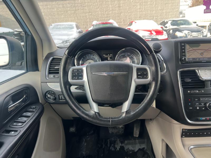 Chrysler Town & Country Limited 2012