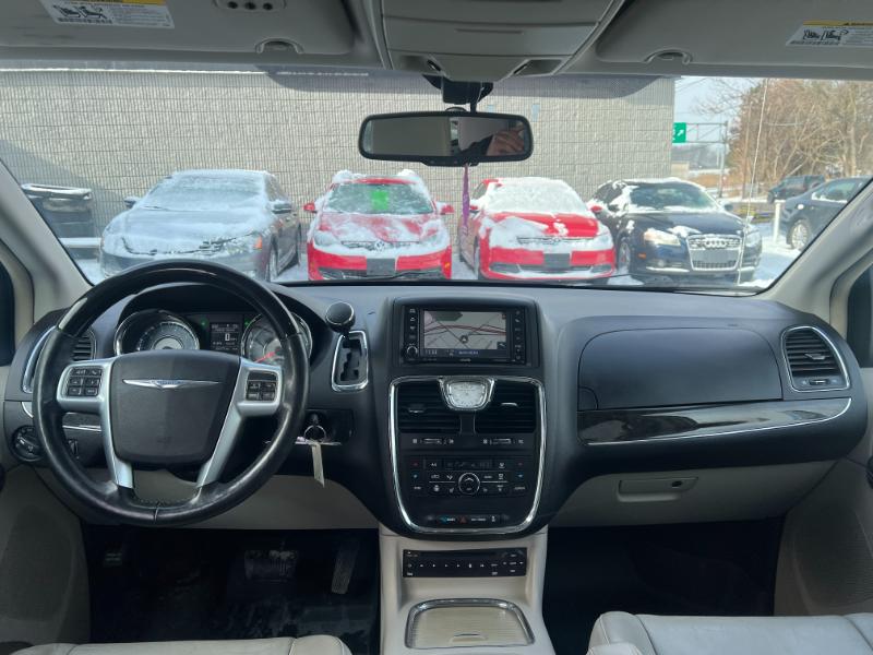 Chrysler Town & Country Limited 2012