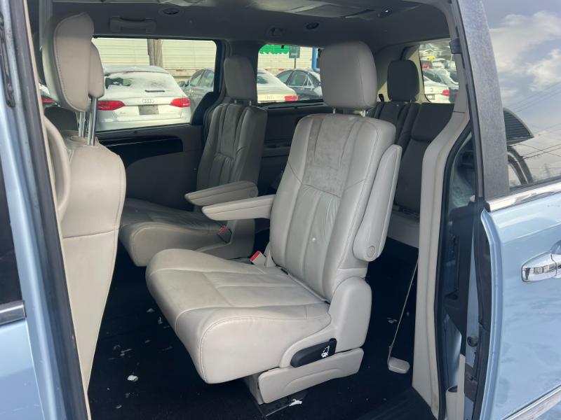 Chrysler Town & Country Limited 2012