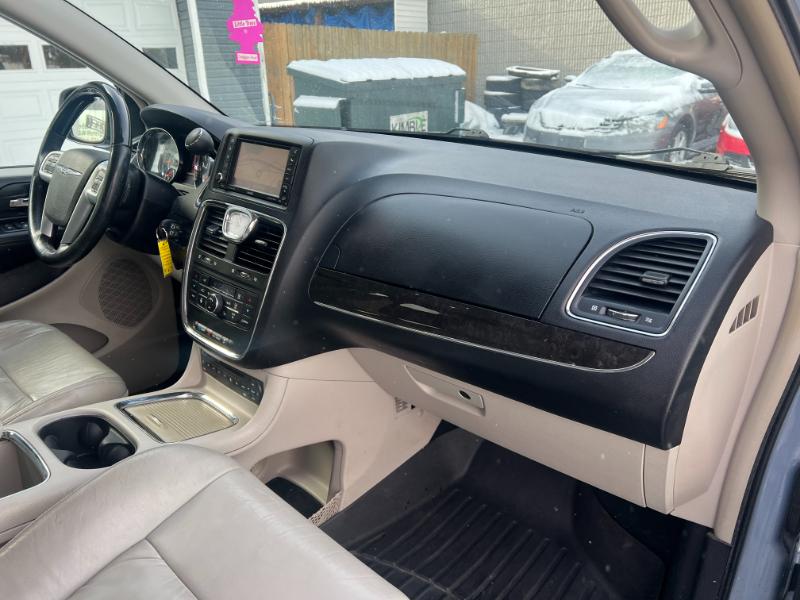 Chrysler Town & Country Limited 2012