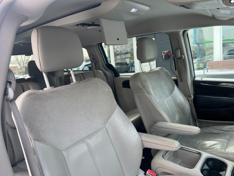 Chrysler Town & Country Limited 2012