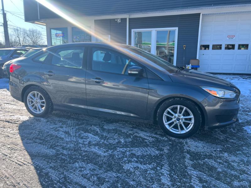 Ford Focus SE Sedan 2016