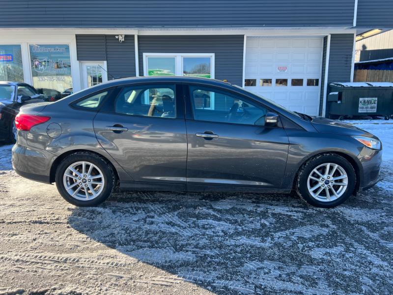 Ford Focus SE Sedan 2016