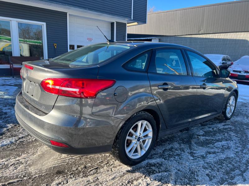 Ford Focus SE Sedan 2016