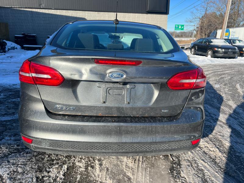 Ford Focus SE Sedan 2016