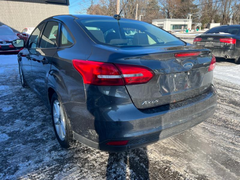 Ford Focus SE Sedan 2016