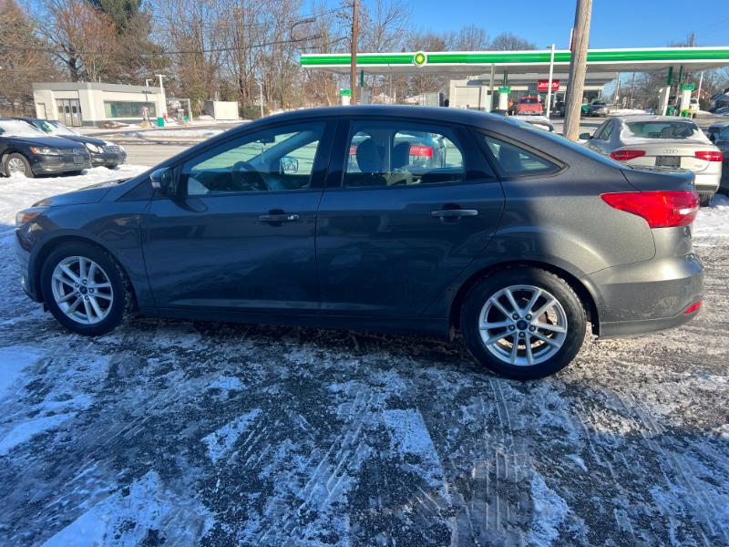 Ford Focus SE Sedan 2016