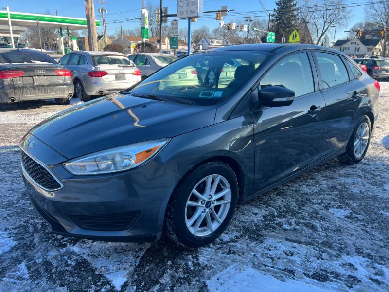 Ford Focus SE Sedan 2016