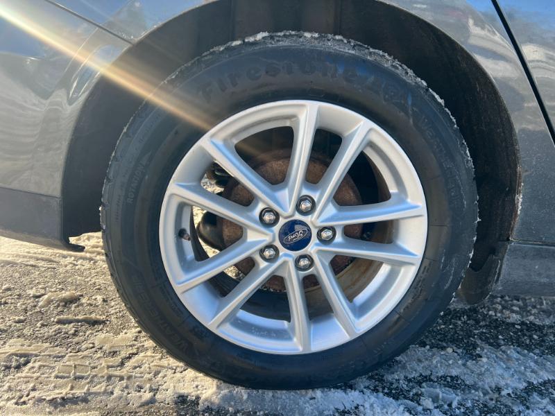 Ford Focus SE Sedan 2016