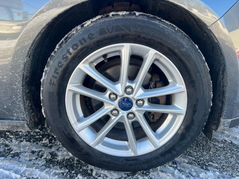 Ford Focus SE Sedan 2016