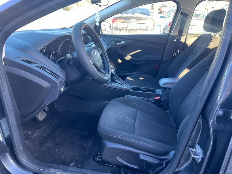 Ford Focus SE Sedan 2016