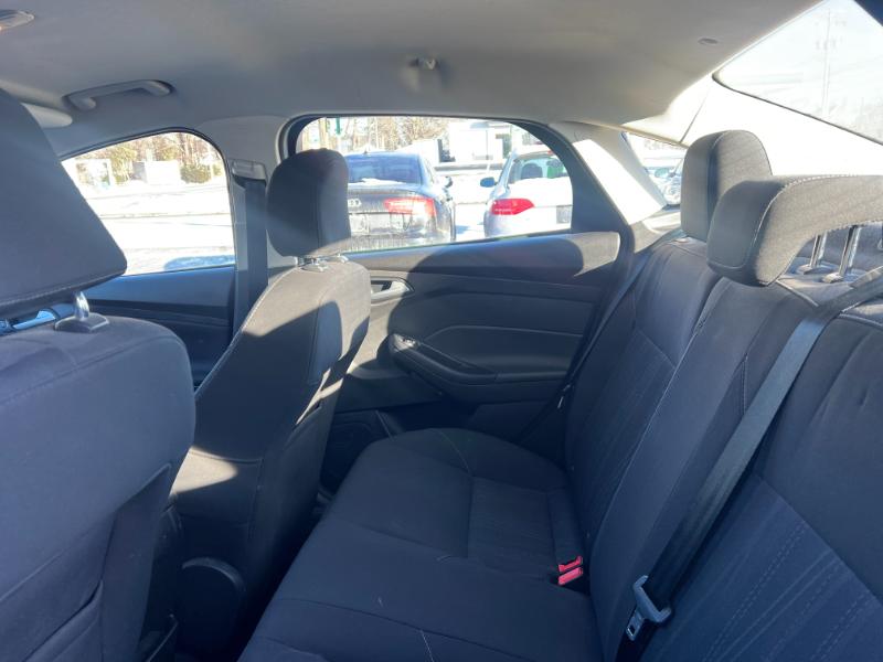 Ford Focus SE Sedan 2016