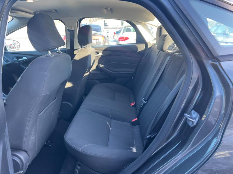 Ford Focus SE Sedan 2016