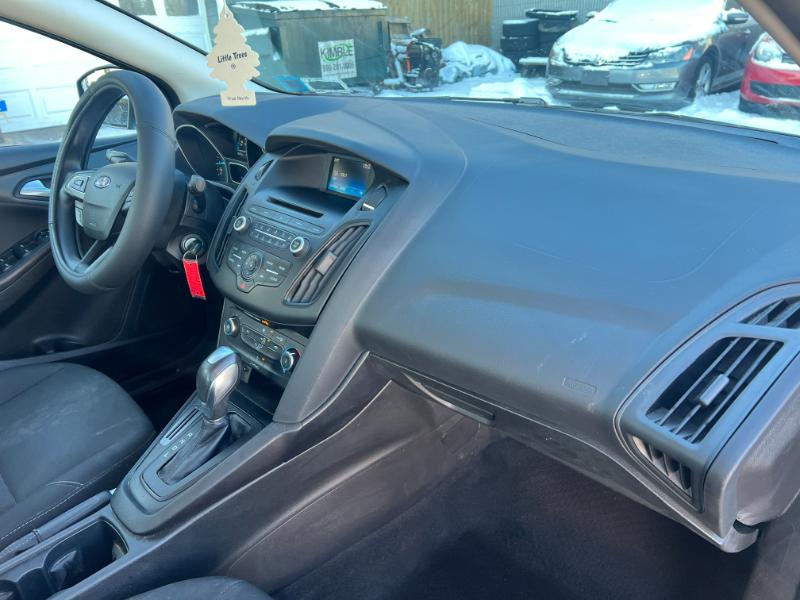 Ford Focus SE Sedan 2016