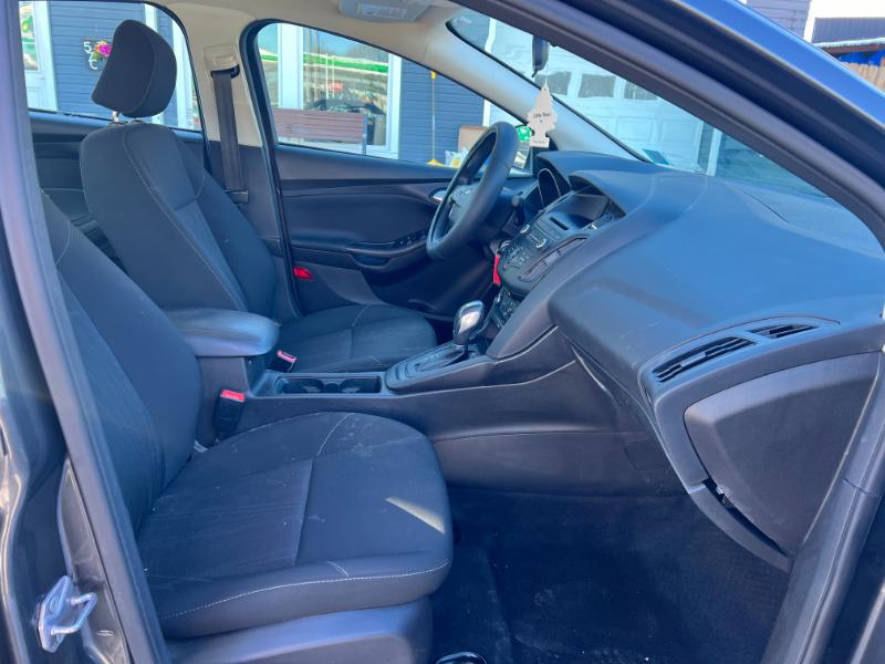 Ford Focus SE Sedan 2016