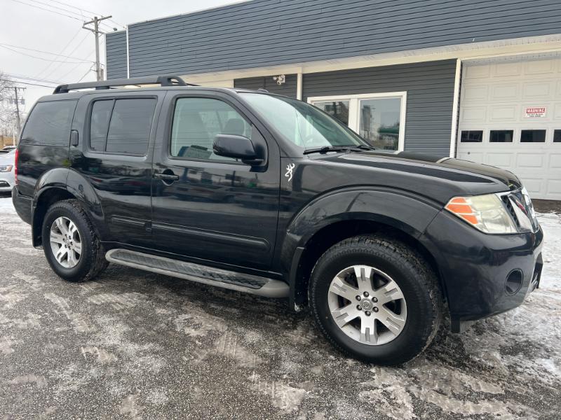 Nissan Pathfinder LE 4WD 2010