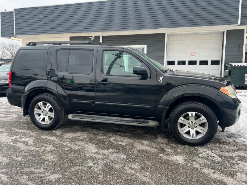 Nissan Pathfinder LE 4WD 2010
